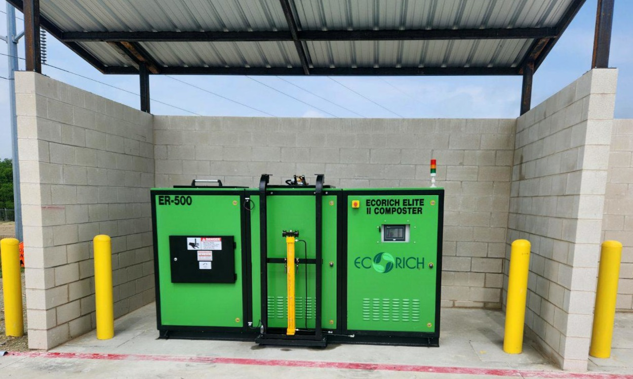 Ecorich Elite II Composter ER-500 outdoor installation